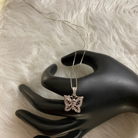 Exquisite Sterling Silver 925 Butterfly Diamond Necklace - Picture 7 of 9